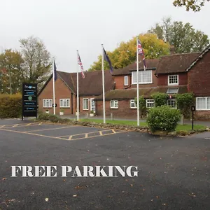 Landhuis Trivelles Waterhall Country Gatwick & Airport Parking, Crawley (West Sussex)